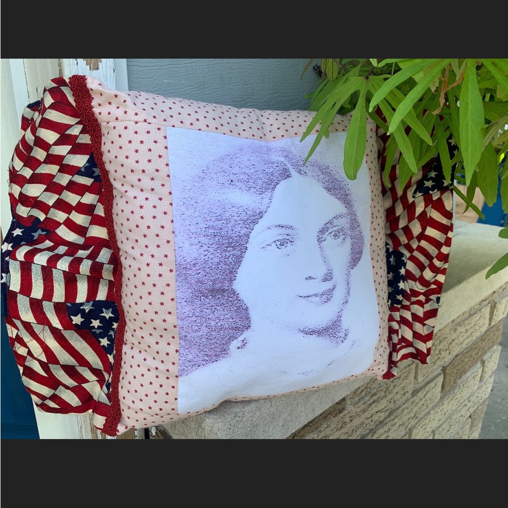 HANDMADE VINTAGE USA PRINTED WOMENS FACE PILLOW